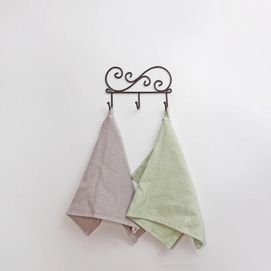 Вешалка настенная "Кружева 3" шир.200мм 3крючка Коричневый ВН 275 КОР ("ЗМИ")*1/10 Вешалка настенная "Кружева 3" шир.200мм 3крючка Коричневый ВН 275 КОР ("ЗМИ")*1/10