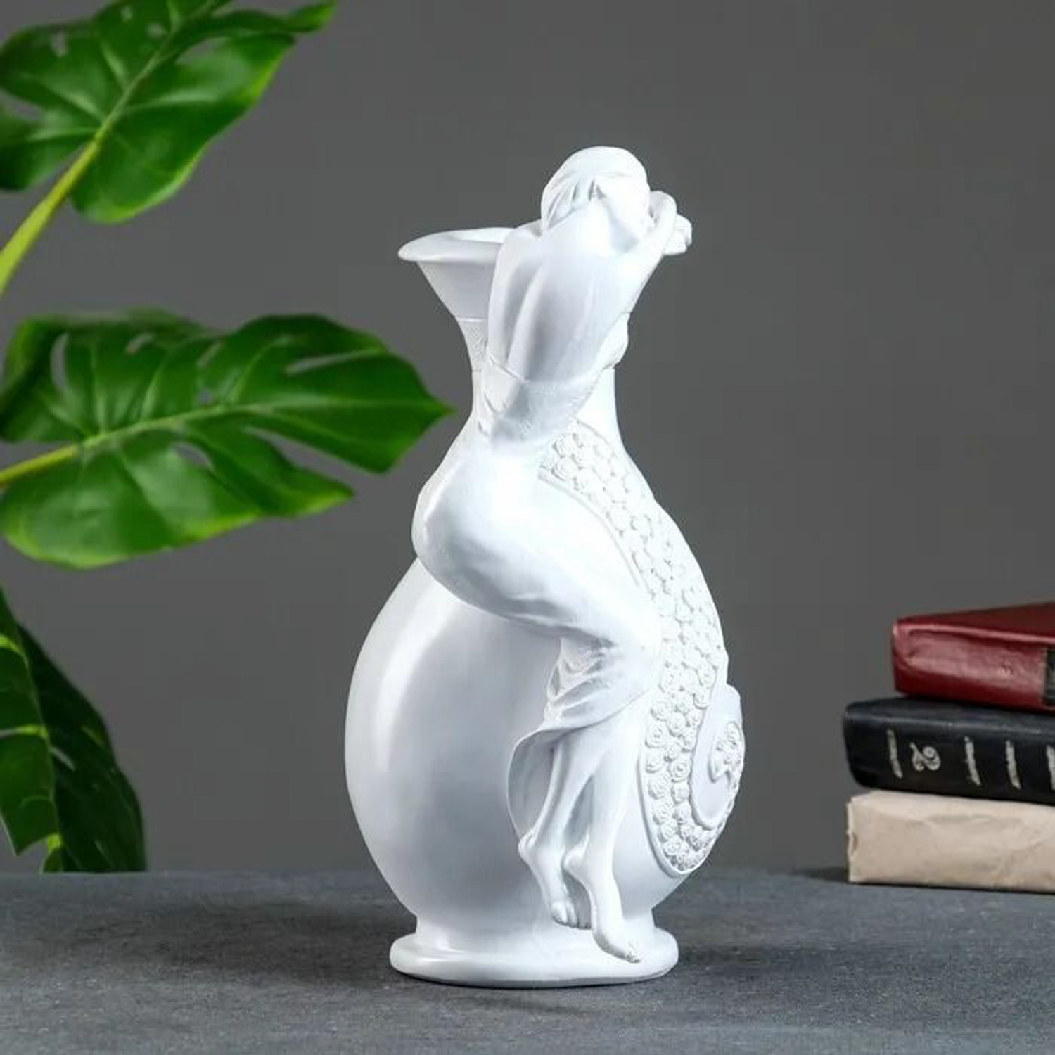 Ваза "Амфора с девушкой" белая 7653154