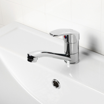 Смеситель для умывальника Roegen RC001B, короткий излив, рычажный