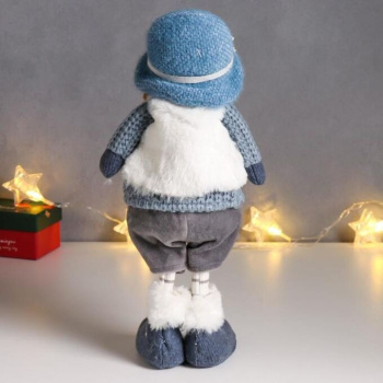 Кукла интерьерная "Малыш в вязаном синем наряде и шляпке со снежинкой" 36,5 см 6260113