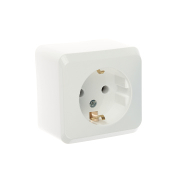 Розетка "Этюд" ОП 1-мест. белая евро с з/к РА16-003 *17