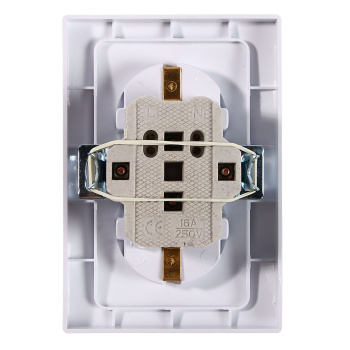 Розетка Intro Plano СП 2-мест.белая сз 2X2P+E Schuko 16А-250В IP20 1-205-01 *10100